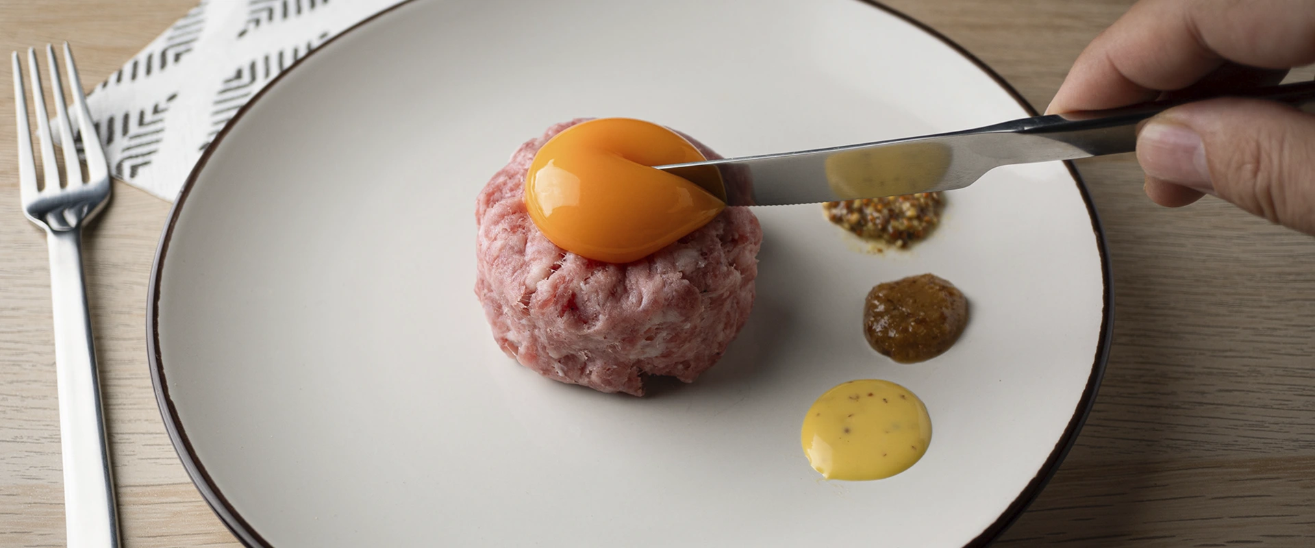 foto carne con yema de huevo